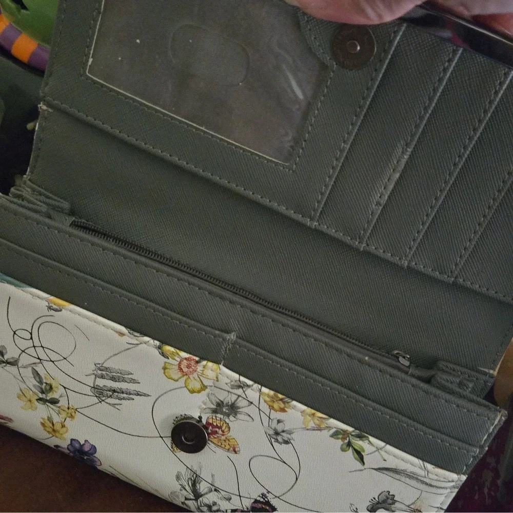 Damsel In Defense Floral Folding Wallet w/ Zipper, Card Slots & ID Window